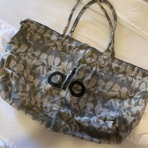 ALO YOGA TIE DYE TOTE